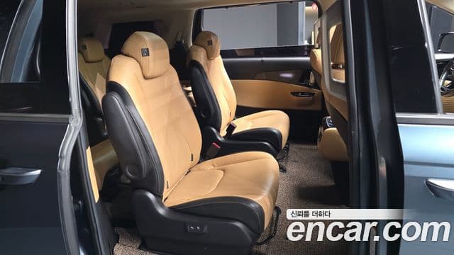 Kia Carnival 2020 — Фото 12/20