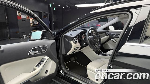 Mercedes-Benz GLA-Class 2018 — Фото 10/20