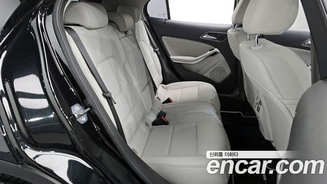 Mercedes-Benz GLA-Class 2018 — Фото 11/20