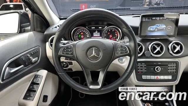 Mercedes-Benz GLA-Class 2018 — Фото 13/20