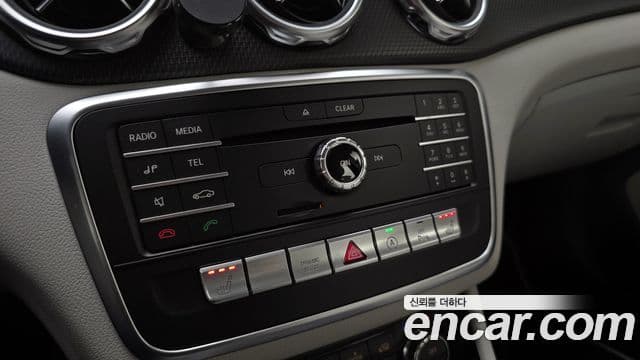 Mercedes-Benz GLA-Class 2018 — Фото 17/20
