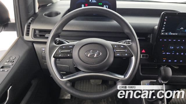 Hyundai Staria 2022 — ფოტო 14/20