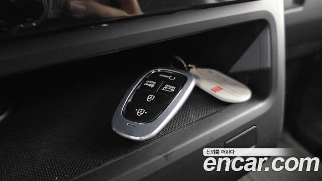 Hyundai Staria 2022 — ფოტო 19/20