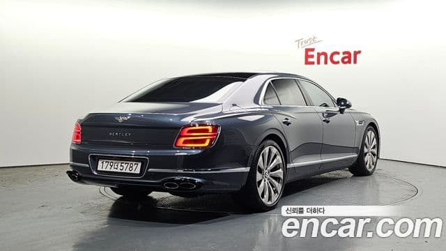 Bentley Flying Spur 2022 — ფოტო 4/20