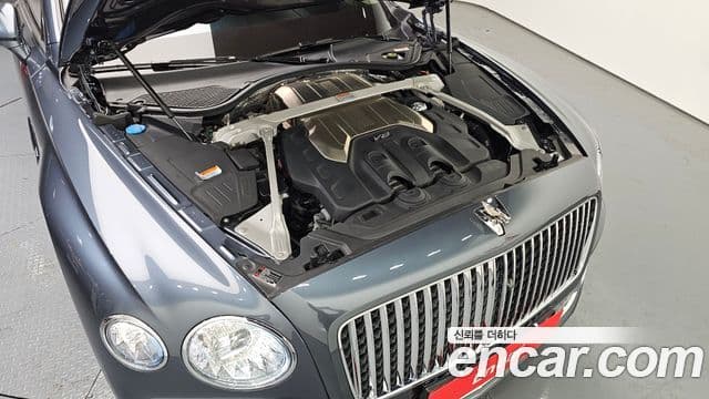 Bentley Flying Spur 2022 — ფოტო 12/20