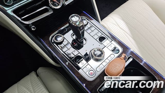 Bentley Flying Spur 2022 — ფოტო 10/20