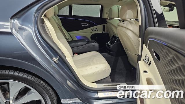 Bentley Flying Spur 2022 — ფოტო 20/20