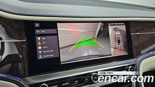 Bentley Flying Spur 2022 — ფოტო 18/20