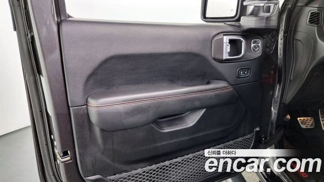 Jeep Wrangler 2018 — Şəkil 8/33