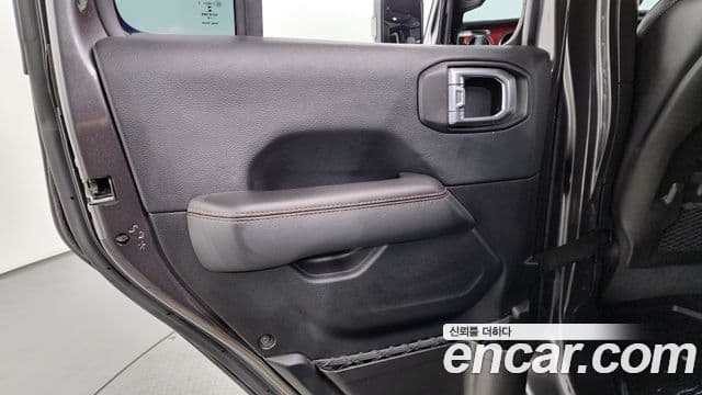 Jeep Wrangler 2018 — Şəkil 26/33