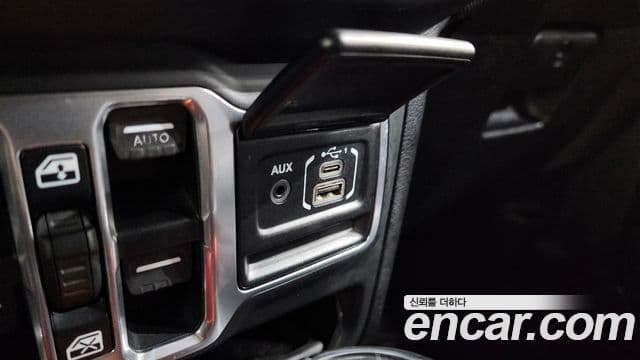 Jeep Wrangler 2018 — Şəkil 19/33