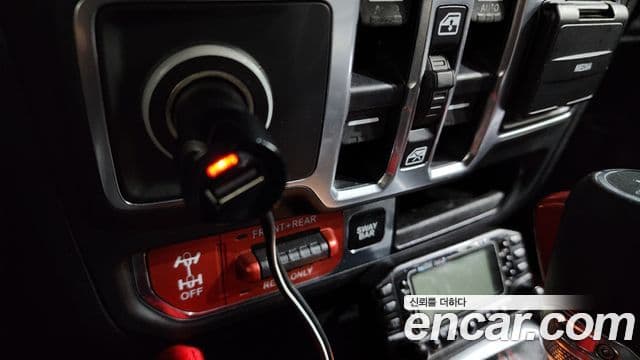 Jeep Wrangler 2018 — Şəkil 27/33