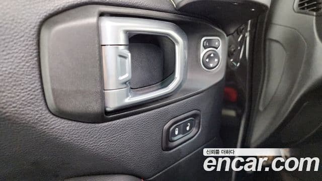 Jeep Wrangler 2018 — Şəkil 21/33