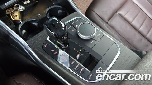 BMW 3 Series 2019 — Şəkil 9/20