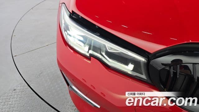 BMW 3 Series 2019 — Şəkil 30/35