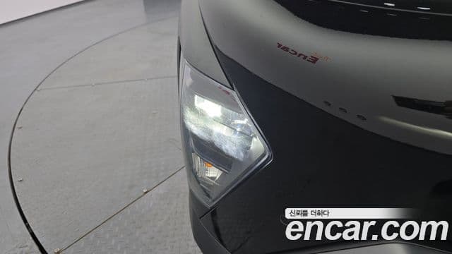 Hyundai Kona Hybrid 2023 — Photo 1/33