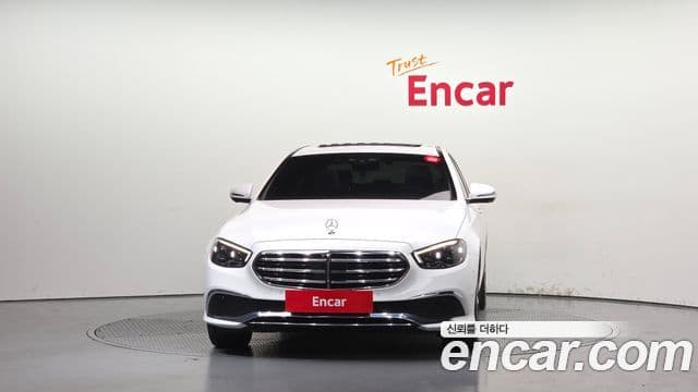 Mercedes-Benz E-Class 2021 — Фото 3/20