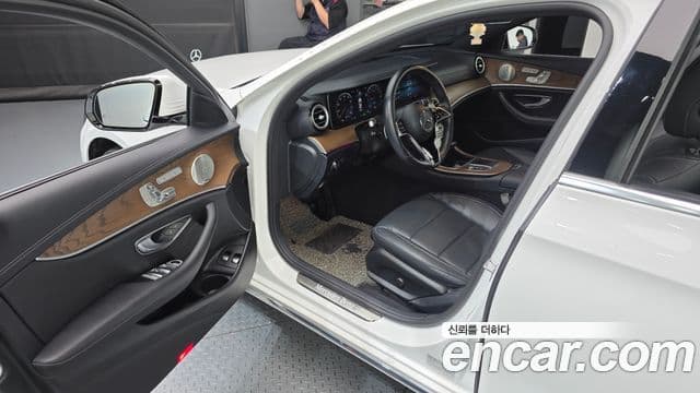 Mercedes-Benz E-Class 2021 — Фото 10/20