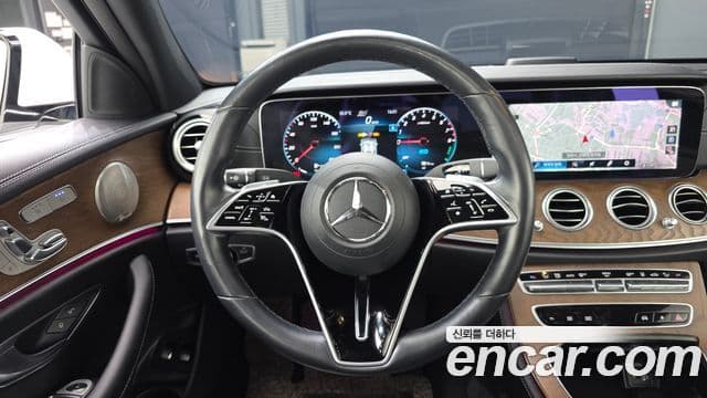 Mercedes-Benz E-Class 2021 — Фото 12/20