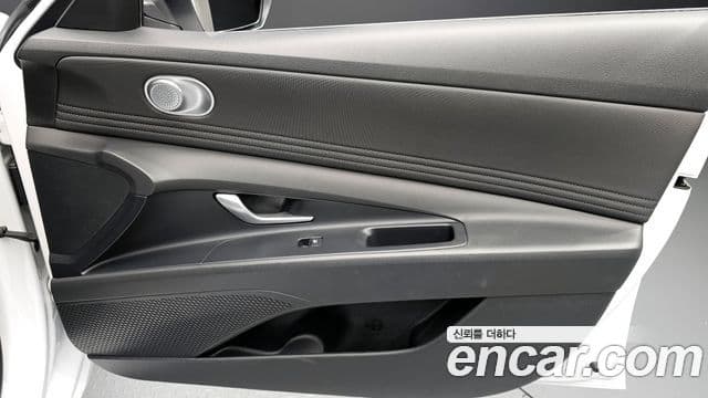 Hyundai The New Avante Hybrid 2022 — Photo 25/31