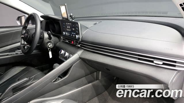 Hyundai The New Avante Hybrid 2022 — Photo 9/31