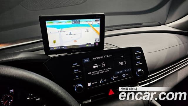 Hyundai The New Avante Hybrid 2022 — Photo 10/31