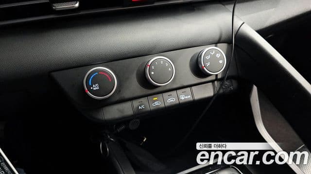 Hyundai The New Avante Hybrid 2022 — Photo 20/31