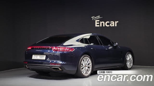 Porsche Panamera 2018 — ფოტო 2/20