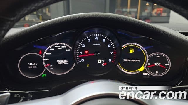 Porsche Panamera 2018 — ფოტო 8/20