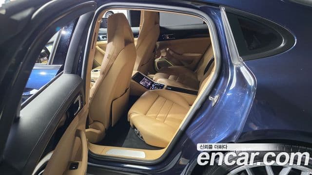 Porsche Panamera 2018 — ფოტო 11/20