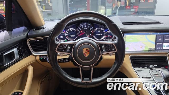 Porsche Panamera 2018 — ფოტო 13/20