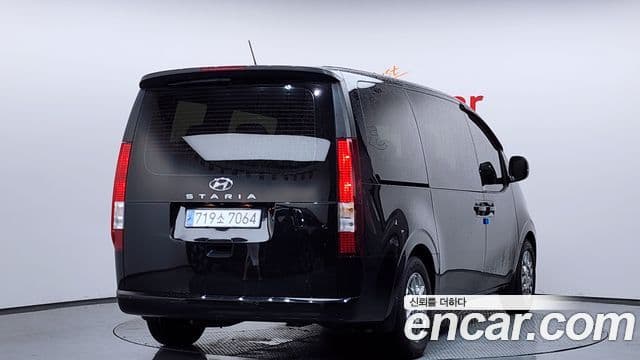 Hyundai Staria 2023 — ფოტო 2/20