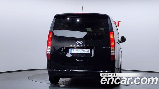 Hyundai Staria 2023 — ფოტო 4/20