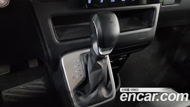 Hyundai Staria 2023 — ფოტო 9/20