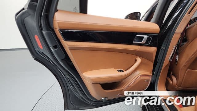 Porsche Panamera 2020 — Şəkil 32/37