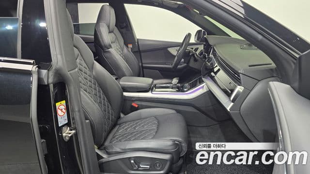 Audi Q8 2023 — ფოტო 13/20