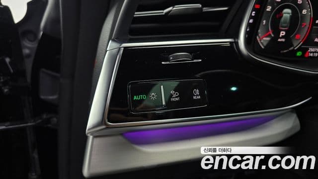 Audi Q8 2023 — ფოტო 14/20