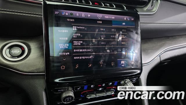 Jeep Grand Cherokee 2023 — фото 15 из 20