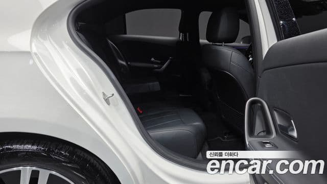 Mercedes-Benz A-Class 2023 — Şəkil 11/20