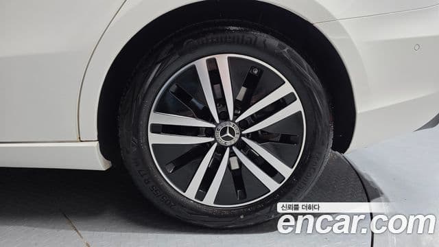 Mercedes-Benz A-Class 2023 — Photo 6/30