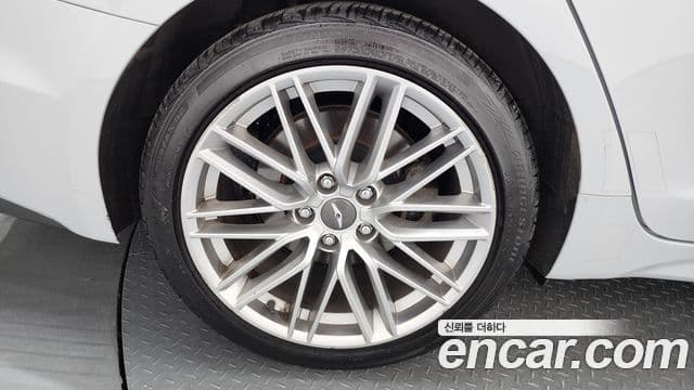Genesis G70 2020 — Photo 26/31