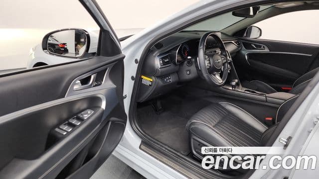 Genesis G70 2020 — Photo 7/31