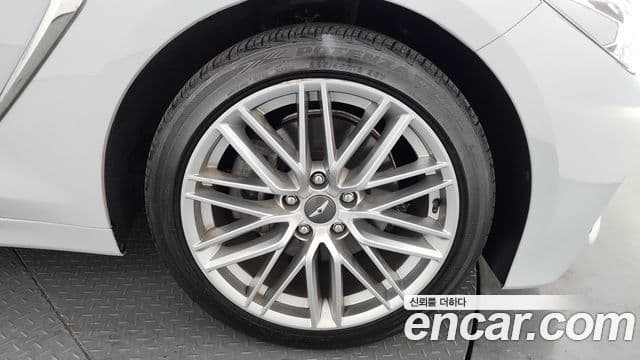 Genesis G70 2020 — Photo 11/31