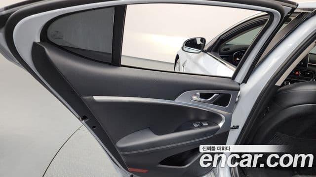 Genesis G70 2020 — Photo 5/31