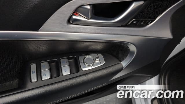 Genesis G70 2020 — Photo 19/31