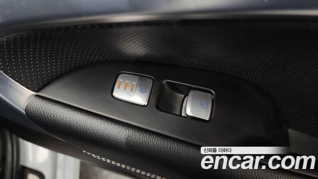 Genesis G70 2020 — Photo 18/31