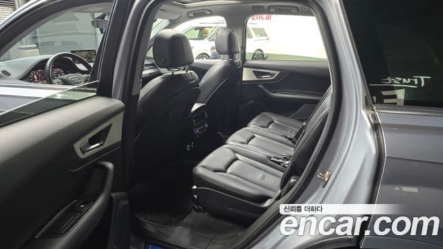 Audi Q7 2019 — Photo 17/32