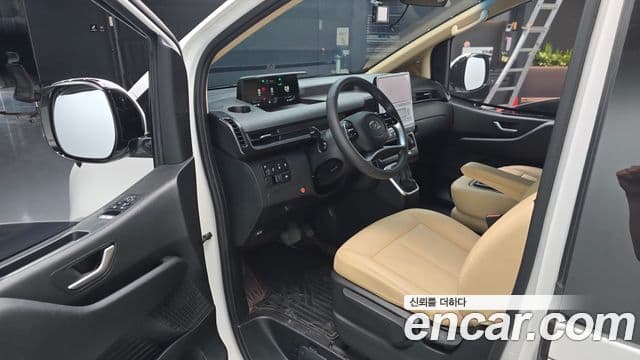 Hyundai Staria 2022 — ფოტო 8/20