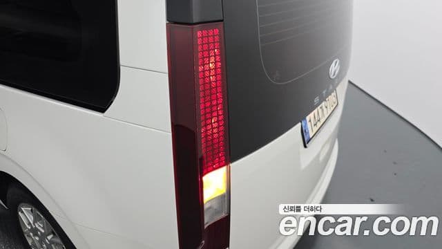 Hyundai Staria 2022 — ფოტო 28/32