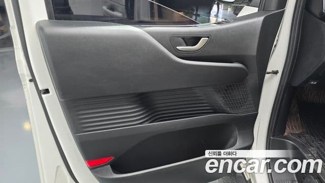 Hyundai Staria 2022 — ფოტო 21/32
